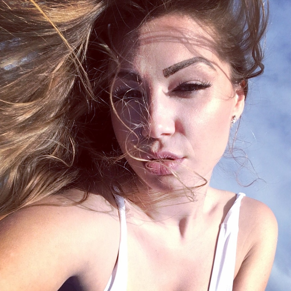 Meet your Posher, Issabela